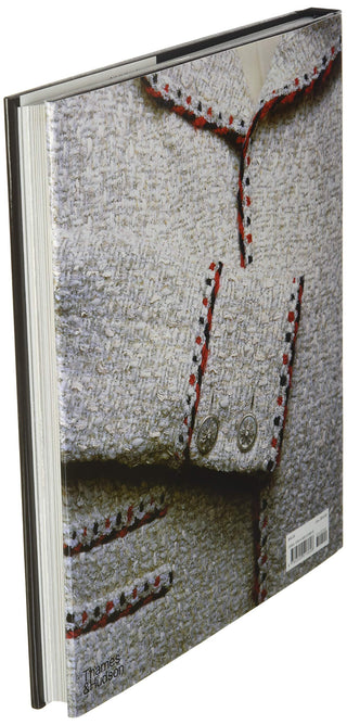 "Collections And Creations De Chanel"